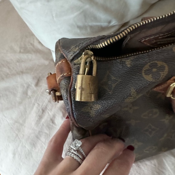 Louis Vuitton Speedy with Strap 👠 - Picture 5 of 10